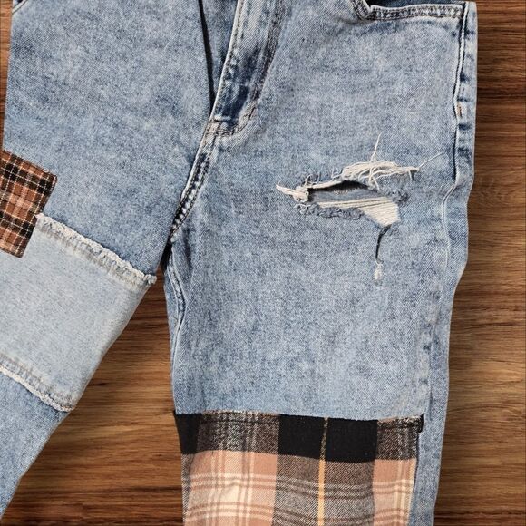 Hollister Patched Raw Hem Ultra High Rise Mom Denim Jeans - Picture 3 of 7